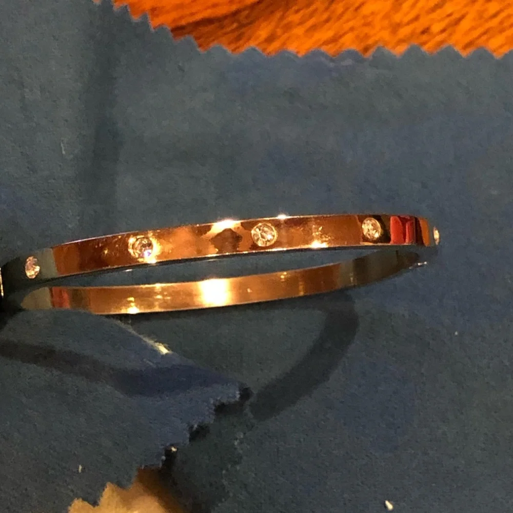 no brand gold tone